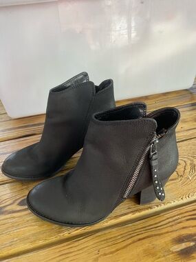 Steve Madden Black Leather Ankle Booties with Studded Zip Pull